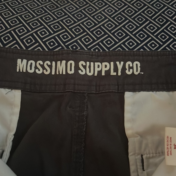 🩳 Mossimo Supply Co. grey stretchy shorts size 34 EUC - Picture 2 of 5